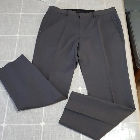 HUGO Boss Dieselstrasse 12 gray wool lined flat front Pants, Size 34R